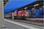 Zur  Blauen Stunde  rangiert die SBB Am 843 022-5 in Vevey Baudienstwagen.