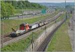 Der Tm 234 418-2  Dart  (Windhoff) ist mit drei Zweiachsigen Dienstwagen auf dem Weg in Richtung Morges.