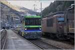 Durch die im Bild gut sichtbaren, relativ schmalen Bahnsteige in Goppenstein, konnte ich den BLS Tm 98 85 5232 204-5 jeweils nur aus einem relativ spitzen Winkel fotografieren.