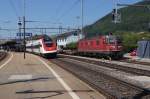 SBB: Biel-Konstanz mit ICN anlässlich einer Ueberholung eines Güterzuges mit der sehr seltenen  Re 6/6 11626 ZOLLIKOFEN  MIT SCHNAUZ  in Oensingen am  15.