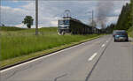150 Jahre Emmentalbahn. 

141-R-1244 auf der RSHB-Strecke im Rahmen der grossen Emmentalrundfahrt zum Jubiläum. Während letztes Jahr 241-A-65 in Rückwärtsfahrt auf der steilen Rampe fast scheiterte, bekam 141-R-1244  kräftige Schubhilfe durch Ae 6/6 11407 'Aargau'. Tannenneuhaus, Mai 2025.
