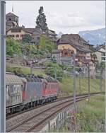 Erneut mit zwei Re 6/6 bespannt ist zwischen Rivaz und St-Saphorin ein SBB Cargo Güterzug in Richtung Wallis unterwegs.