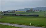 Rundfahrt vom Bodensee durchs Emmental mit 23 058 und Ae 4/7 11022.

Hier wird 23 058 offenbar mit Schmierdampf von Ae 4/7 11026 mitsamt Zug geschoben. Egolzwil, April 2023.