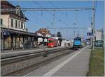 Während rechts im Bild der Stadler Eea 936 133-8 mit einem sechsteiligen Westbahn  Kiss 2  auf dem Weg in Richtung St.