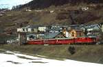 Im April 1996 verlässt Ge 4/4 II 629 Ardez in Richtung Scuol-Tarasp