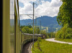 Unterwegs durchs Simmentalam 28.05.2012, mit eimem BlS-Zug gezogen von einer BLS Re 4/4,  von Zweisimmen noch Spiez.