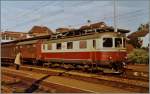 Die Re 4/4 I 10050 mit einme Nahgüterzug in Lengnau.
17. Juli 1984