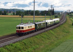 SBB/TEE CLASSIC: Bunter Sonderzug mit der Re 4/4 I 10034, ehemals SBB, auf flotter Fahrt beim Passieren der alten Stammstrecke bei Bettenhausen am 18.
