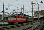 Das der Ratschlag  Fotos von dem Bahnsteig abgewandten Seite  nicht immer ein guter Ratschlag ist zeigt dieses Bild der Swiss Express Re 4/4 II 11108 in Lausanne.
16. Okt. 2013