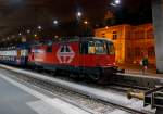   Die LION Re 420 213-1 (91 85 4 Re 420 213-1 CH-SBB), ex SBB Re 4/4 II 11213, am 30.12.2015 mit einer S-Bahn in Zürich HB (Hauptbahnhof).