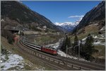 Eine SBB Re 4/4 II mit einem Gotthard IR auf dem Weg nach Locarno bei Wassen.
17. März 2016