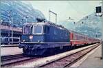 Abgeb�gelt (infolge des Stromsystem Wechsels) rollt die SBB Re 4/4 11310 mit ihrem IC nach Milano den den Bahnhof von Domodossola, wo die SBB Lok von der FS E 632 012 abgel�st werden wird.