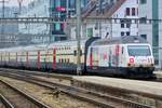 Re 460/591376/sbb-460-066-wirbt-fuer-tgv-lyria SBB 460 066 wirbt für TGV-Lyria und fliegt durch OLten am 24 März 2017.