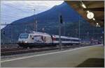Die SBB Re 460 019 in der  175 Schweizer Bahnen -Beklebung in Brig.