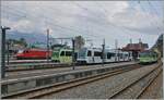 Der Bahnhof von Aigle mit TPC Zügen in alle Richtungen: Der TPC Beh 2/6 545 wird als R72 130 nach Monthey fahren, der neue TPC ASD ABe 4/8 473  Glacier 3000  als R 71 432 nach Les Diablerets und