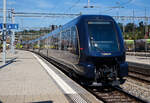 Die BLS Re 465 012 (91 85 4 465 012-3 CH-BLS) verlsst am 11 September 2023, mit dem GoldenPass Express (GPX) von Interlaken Ost via Zweisimmen nach Montreux, den Bahnhof Spiez.