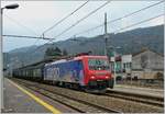 Im Archiv gefunden: die SBB Re 474 005 fährt mit einem Güterzug durch den Bahnhof von Stresa.