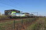 re-475-siemens-vectron-ms/809746/bls-475-415-schlept-ein-kesselwagenzug BLS 475 415 schlept ein Kesselwagenzug durch Tilburg-Reeshof am 5 April 2023.