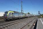 MOVE ist nicht n�r Englisch vor 'bewegt euch' aber auch der Sattelaufliegerbetrieber deren Zug am 30 April 2026 durch BLS 475 408 durch Neuwied gezogen wird nach K�ln. 