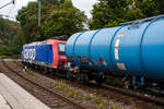 Die an die SBB Cargo International AG Re 482 026-2 (91 85 4482 026-2 CH-NRFAB) „Gotthardo 2016“ der Nordic Re-Finance AB f�hrt am 25 August 2026 mit einem Kesselwagenzug durch den Bahnhof Kirchen/Sieg in Richtung K�ln. Laut den Gefahrgut-Warntafeln 30/1202 waren die Wagen mit Dieselkraftstoff oder leichtem Heiz�l beladen.

Die TRAXX F140 AC1 wurde 2003 von Bombardier in Kassel unter der Fabriknummer 33595 gebaut und an die SBB Cargo AG geliefert. Sie hat die Zulassungen und Zugbeeinflussungssysteme f�r die Schweiz und Deutschland. Im Februar 2026 wurde sie an die NRFAB - Nordic Re-Finance AB verkauft. 