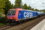 Die an die SBB Cargo International AG Re 482 026-2 (91 85 4482 026-2 CH-NRFAB) „Gotthardo 2016“ der Nordic Re-Finance AB f�hrt am 25 August 2026 mit einem Kesselwagenzug durch den Bahnhof Kirchen/Sieg in Richtung K�ln. Laut den Gefahrgut-Warntafeln 30/1202 waren die Wagen mit Dieselkraftstoff oder leichtem Heiz�l beladen.

Die TRAXX F140 AC1 wurde 2003 von Bombardier in Kassel unter der Fabriknummer 33595 gebaut und an die SBB Cargo AG geliefert. Sie hat die Zulassungen und Zugbeeinflussungssysteme f�r die Schweiz und Deutschland. Im Februar 2026 wurde sie an die NRFAB - Nordic Re-Finance AB verkauft. 