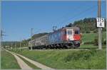Bei Bietingen, bei Kilometer 375.4, ist die SBB Re 6/6 11612 (Re 620 012-5)  Regensdorf  mit einen kurzen Güterzug nach Singen unterwegs.