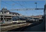 Die MOB Ge 4/4 8002 verlässt mir ihrem GoldenPass Express 4068 nach Interlaken Ost den Bahnhof von Montreux.