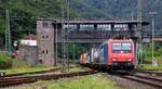 SBB 482 024-7 mit langem KLV Durchfahrt Bhf Bingen am Rhein.