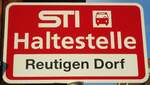 (134'637) - STI-Haltestellenschild - Reutigen, Reutigen Dorf - am 7.
