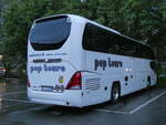(262'400) - Aus Italien: Pop Tours, Camposanto - GC-649 ZM - Neoplan am 15. Mai 2024 in Thun, Grabengut