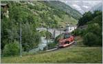 Bei Neubrück und einem Hauch Sonne, fährt der MGB Regionalzug 225 von Visp nach Zermatt.