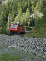 Der Glacier Express kommt.
Oberhalb von St Niklaus, am 3. Okt. 2013