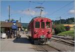 Der Bernina Bahn RhB ABe 4/4 I 35 statt als erste Blonay-Chamby Bahn Zug in Blonay zur Abfahrt bereit und wartet auf die Abfahrtszeit und mich, doch heute ist nicht der Museumsbahnhof mein Ziel.

26. Juni 2021