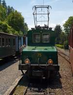 Und hier von Vorne (aus einem Zug) - Die ex +GF+ (Georg Fischer AG, Schaffhausen) Werklokomotive Ge 4/4 75, am 27.05.2012 im Museum Chaulin (der Museumsbahn Blonay–Chamby).
