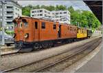 Mit der Bernina Bahn Ge 4/4 81. dem RhB Salonwagen As 2 und dem RhB Abteilwagen BC 2 121 steht in Vevey eine  Reinrassige  RhB Komposition als Blonay-Chamby Riviera Belle Epoque Express zur Abfahrt nach Chaulin bereit. 

26. Mai 2024