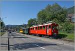 Der RhB ABe 4/4 N° 35 der Blonay-Chamby Bahn mit den beiden RhB Reisezugwagen BC2 N° 121 und As2 N°2 ist als Riviera Belle Epoque Express auf der Rückfahrt von Vevey nach von