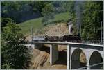 Die SEG G 2x2/2 105 der Blonay Chamby Bahn mit ihrem Dampfzug auf dem Weg von Blonay nach Chamby und fährt über den nun frisch sanierten Baye de Clarens Viaduktes. Der westliche Teil des Viaduktes wurde neu erstellt und wird in Zukunft den ständigen Bergdruck (bzw. Bewegung) Richtung Baye de Clarens Schlucht aufnehmen können. 

18. Mai 2025