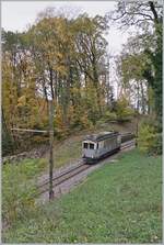 La DER de la Saison / Das Saison Ende der Blonay Chamby Bahn 2025 - Seit einigen Jahren zeigt die Blonay Chamby Bahn zum Saison Ende mit einem verdichteten Fahrplan noch einmal ihre herrlichen Fahrzeuge im Einsatz: Der Leuk Leukerbad Bahn (LLB) Triebwagen mit der Anschrift ABFe 2/4 N° 10 der Blonay Chamby Bahn ist solo als Zug 1057 auf der Fahrt von Blonay nach Chaulin und wird in Kürze den Baye de Clarens Viadukt erreichen. 
Dieser Tirebwagen wird von der Blonay-Chamby Bahn nur eingesetzt, wenn es nicht regnet.

26. Oktober 2025