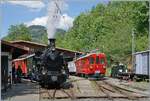 Der in der Mitte des Bildes stehende RhB ABe 4/4 I N� 35 der Blonay Chamby Bahn ergab dieses eher seltene Bild mit der von Blonay angekommen BFD HG 3/4 N� 3 und der etwas verdeckten kleinen Dieselrangierlok  Tm 2/2 1 (1930/Orenstein & Koppel).

9. Mai 2026