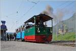 Festival Suisse de la vapeur (Schweizer Dampffestival 2025) - die letzte Fahrt der  Rimini ; der G 2/2 N�4 RIMINI der Blonay Chamby Bahn steht eine eingehende Revision bevor und so verabschiedet sie sich hier mit einer letzten Fahrt nach Chaulin f�r ein paar Jahre. Das Bild entstand unmittelbar vor der Abfahrt in Blonay, auf dem Zugziel Anzeiger im Hintergrund wird auf das Ereignis aufmerksam gemacht.  

9. Juni 2025
