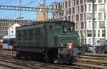 Am 23 Mai 2026 setzt SBB Historic 10664 sich vor ein Extrazug in Brugg AG.