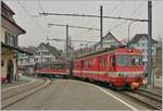 Der AB BDeh 4/4 erreicht mit seinem Regionalzug nach Appenzell den Bahnhof Teufen. 

17. März 2018
 