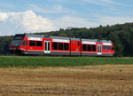 ASm: Der erste GTW mit der neuen roten Lackierung, dem Erscheinungsbild für die nächsten 100 Jahre. Be 2/6 509 unterwegs zwischen Lüscherz und Siselen am 15. August 2016.
Foto: Walter Ruetsch 