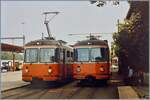 bdwm-transport-ag/870870/zwei-bremgarten-dietikon-bahn-bd-bde Zwei Bremgarten Dietikon Bahn (BD) BDe 8/8 Triebzüge stehen in der Zugausgangsstation Dietikon.  Der eine ist abgebügelt, dar andere aber wird wohl in einigen Minuten nach Wohlen zurückfahren. Und ganz rechts im Bild ist der Wagenführer des Zuges bei seiner wohlverdienten Pause an diesem heissen Sommertag angedeutet.
Heute ist die Die Bremgarten Dietikon Bahn (BD) in die AVA als AVA-BDWM integriert

Analogbild vom 25. Juli 1984