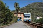 Der FART ABe 4/6 53 ist als Regionalzug 310 von Locarno nach Camedo unterwegs und hat Intragna erreicht, wo es einen Gegenzug abzuwarten gilt.