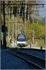Der MOB Regionalzug 2221 erreicht mit dem Alpina ABe 4/4 9304 an der Spitze Les Cases. 
11. Okt. 2017