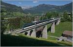 Mit dem Steuerwagen Ast 117 an der Spitze fährt der MOB PE 2115 auf der Fahrt nach Montreux über den Grubenbach Viadukt bei Gstaad. 

2. Juni 2020
