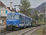 Die MOB Ge 4/4 8001 passiert mit ihrem GoldenPass Express GPX 4065 von Interlaken Ost nach Montreux bei Kilometer 3.3 den Bahnhof Fontanivent; wird also bald sein Ziel erreicht haben.