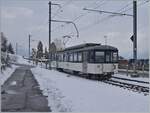Der MOB Be 4/4 1006  Bipperlisi  ist als Regionalzug 2320 von Montreux nach Les Avants unterwegs verlässt nach einem kurzen Halt Fontanivent.

22. Januar 2023