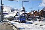 Die MOB Ge 4/4 8001 wartet mit ihrem GPX GoldenPass Express 4065 von Interlaken nach Montreux in Zweisimmen auf die Weiterfahrt. 

20. Januar 2023